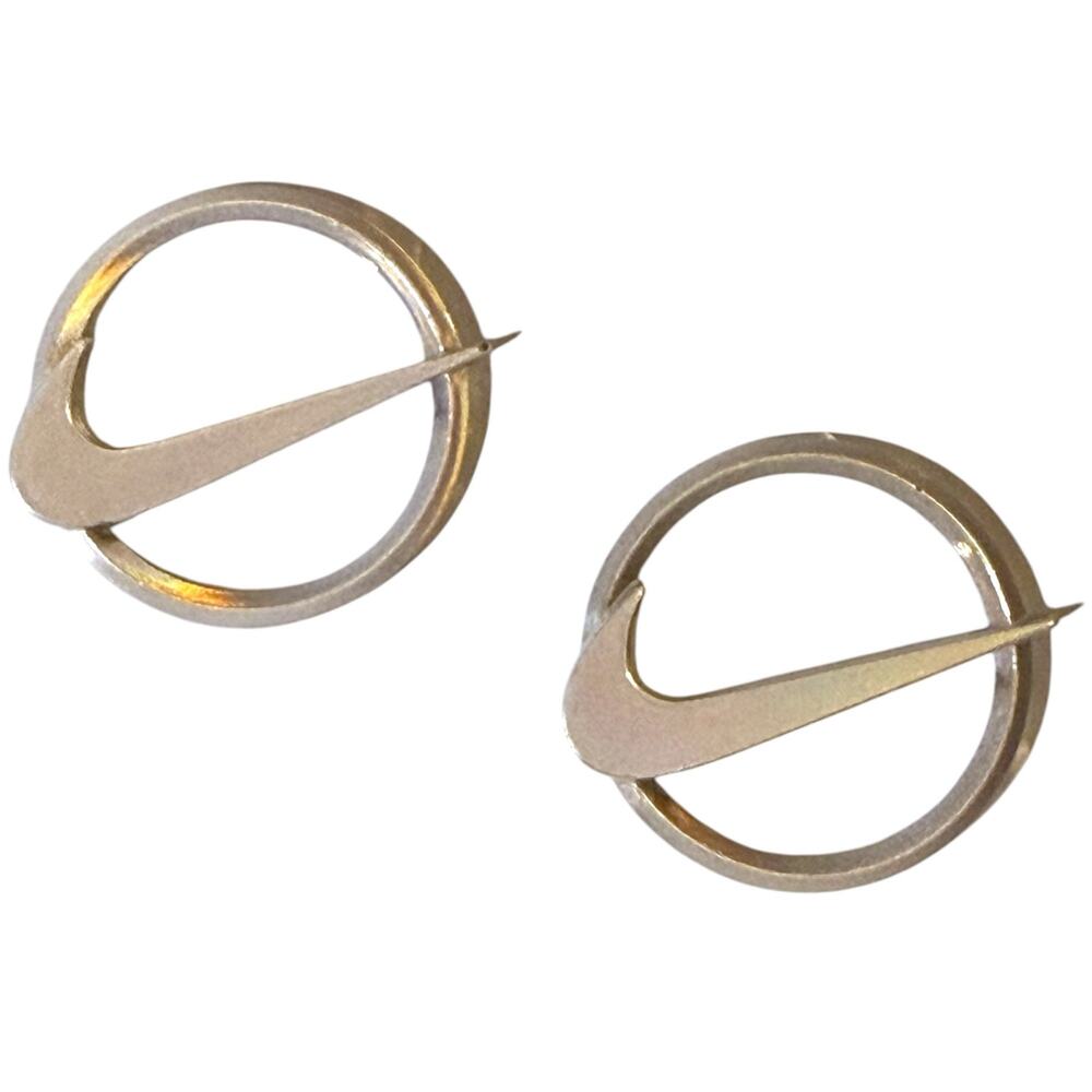 Nike Golf Ball Markers Set of 2 Silver Tone Metal Swoosh Placeholders